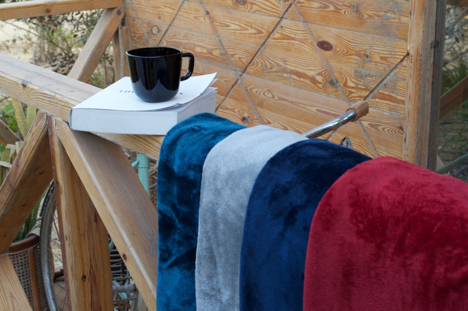 Premium Flannel Fleece Blanket – Burgundy 130 x 160 cm