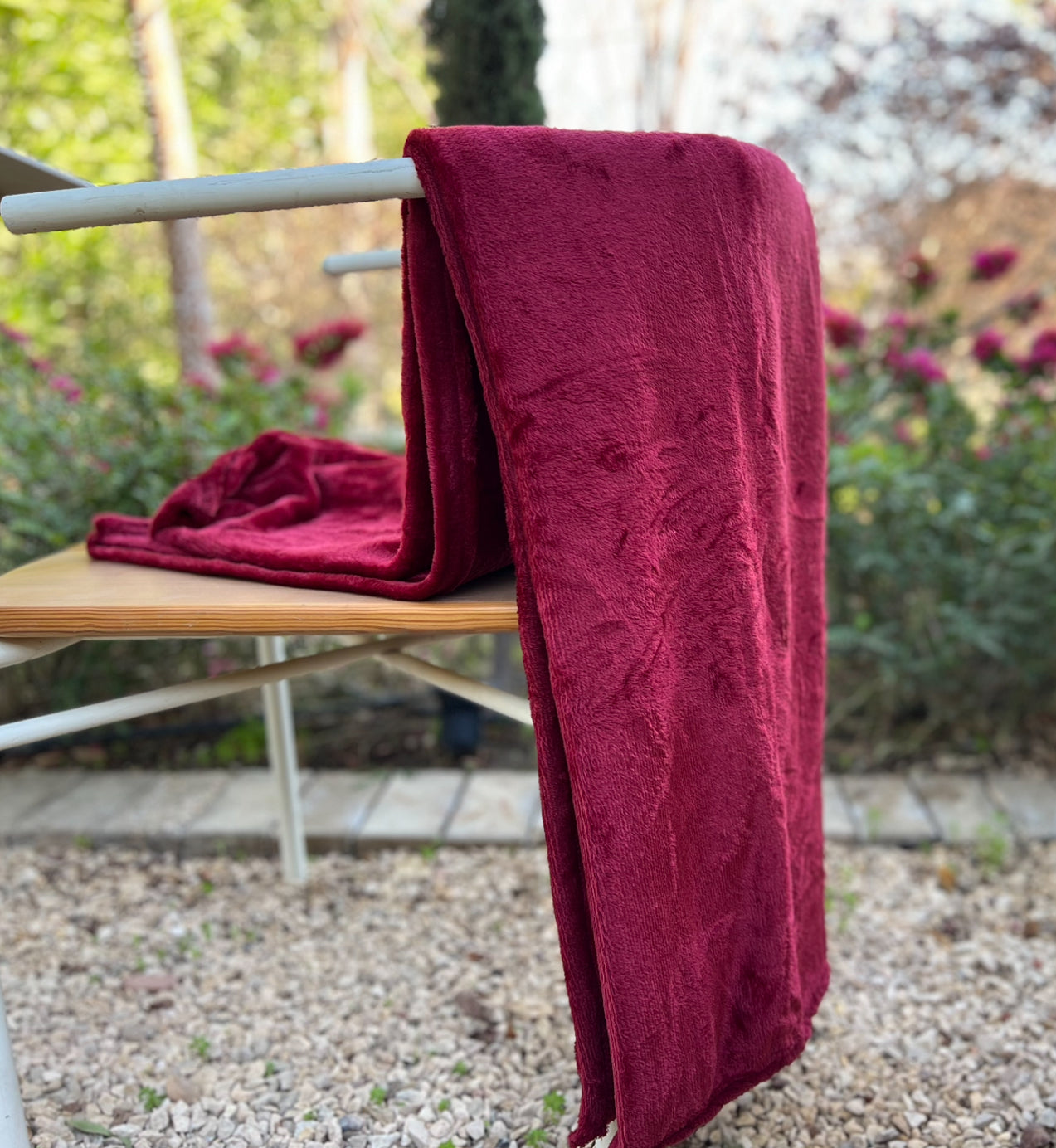 Premium Flannel Fleece Blanket – Burgundy 130 x 160 cm